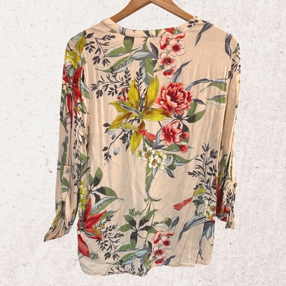 Tribal Jeans Cream and Red Asymmetrical Blouse - Picture 4 of 4